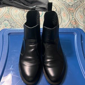 Dr. Martens Flora -Black in Women’s Size 10- Preowned